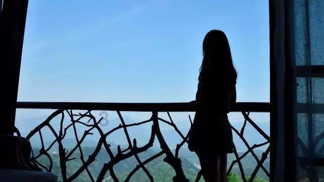救援旅行男孩