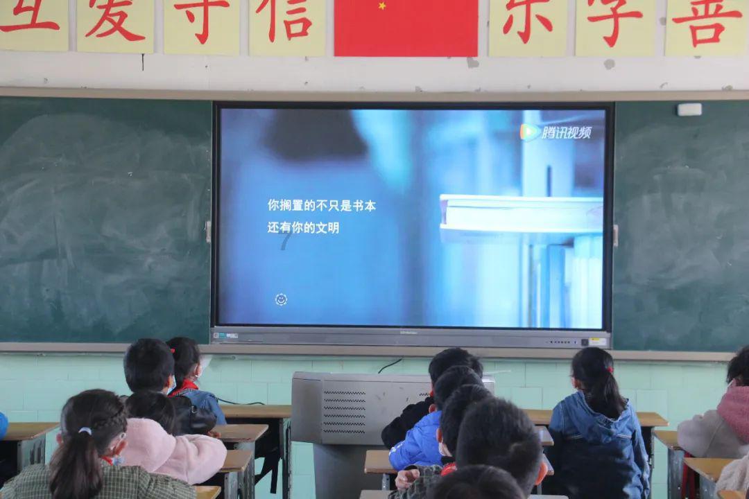蓝色微笑方块选关版